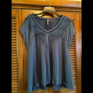 Massini Woman’s Shirt Sleeve Top